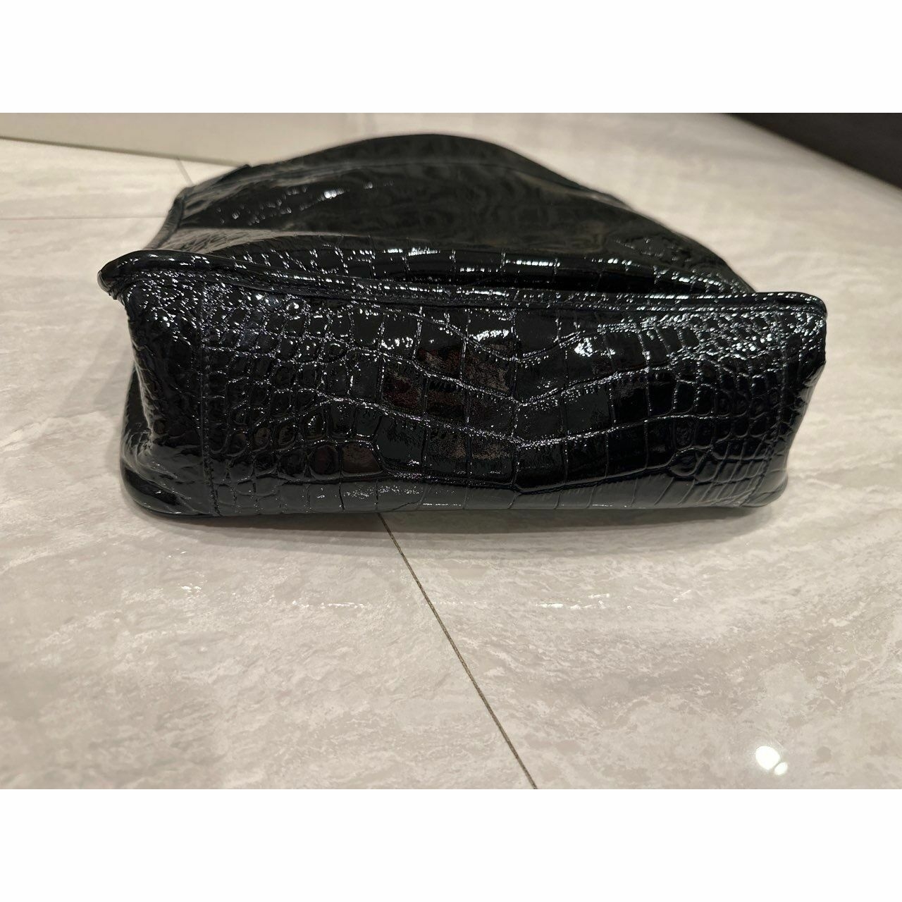 Yves Saint Laurent nikki medium black shiny croco 