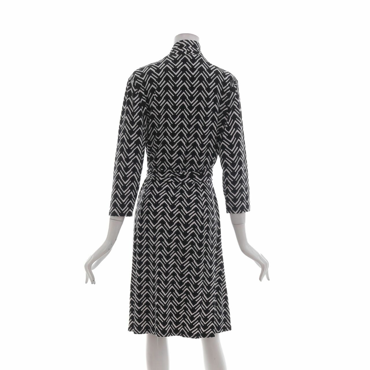 Liz Claiborne Black & White Printed Midi Dress