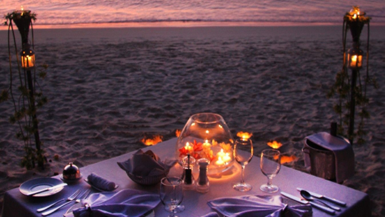 4. Outdoor Romantic Dinner