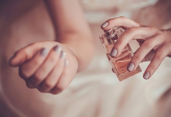 Knowing the best body parts to spray your perfume
