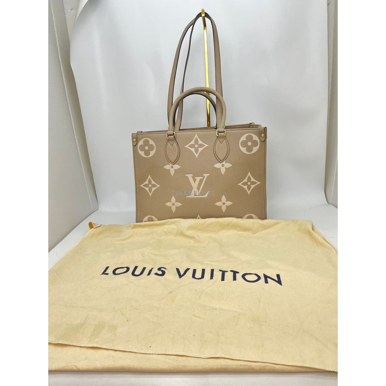 Louis Vuitton On The Go MM Tourtelle Creme Satchel Bag