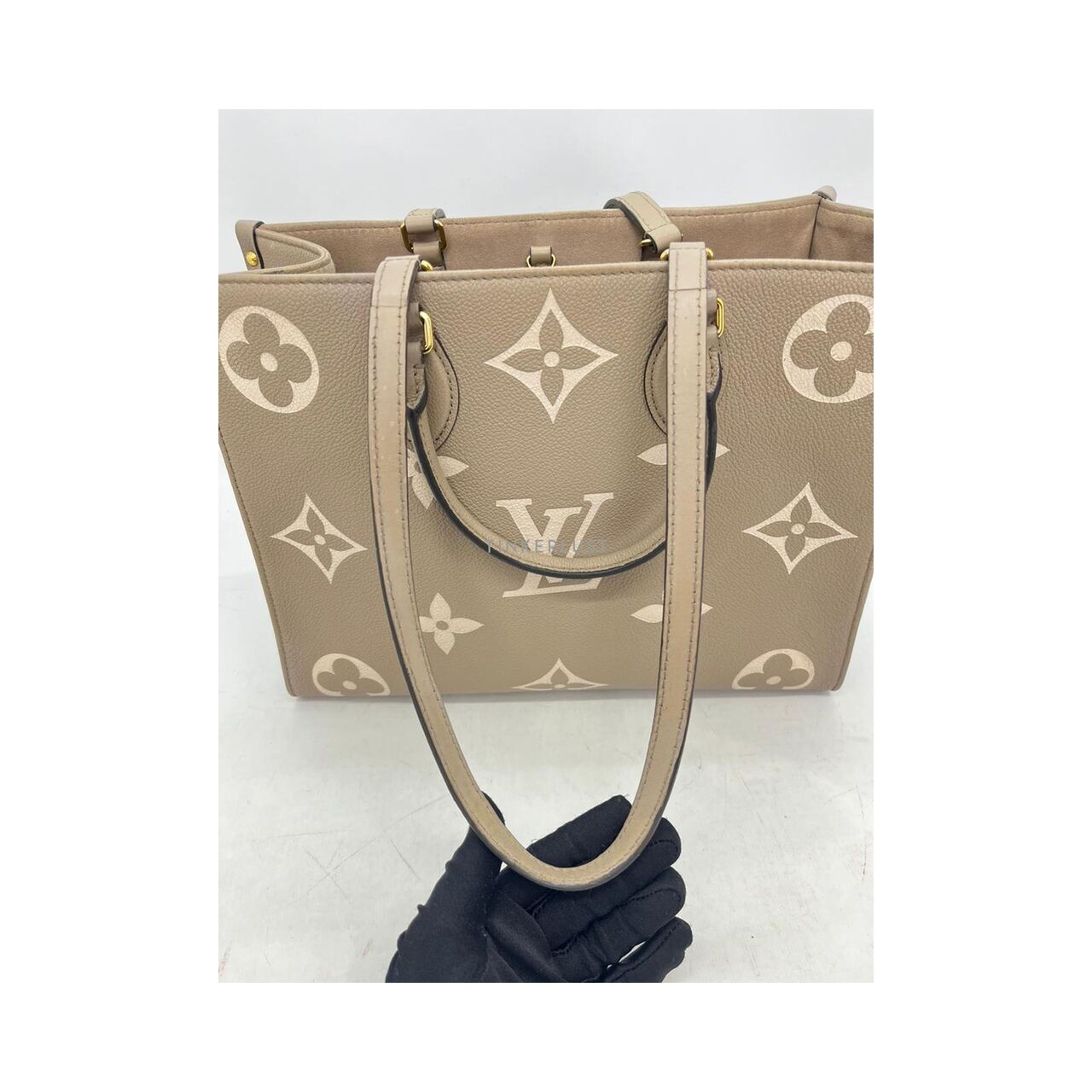 Louis Vuitton On The Go MM Tourtelle Creme Satchel Bag