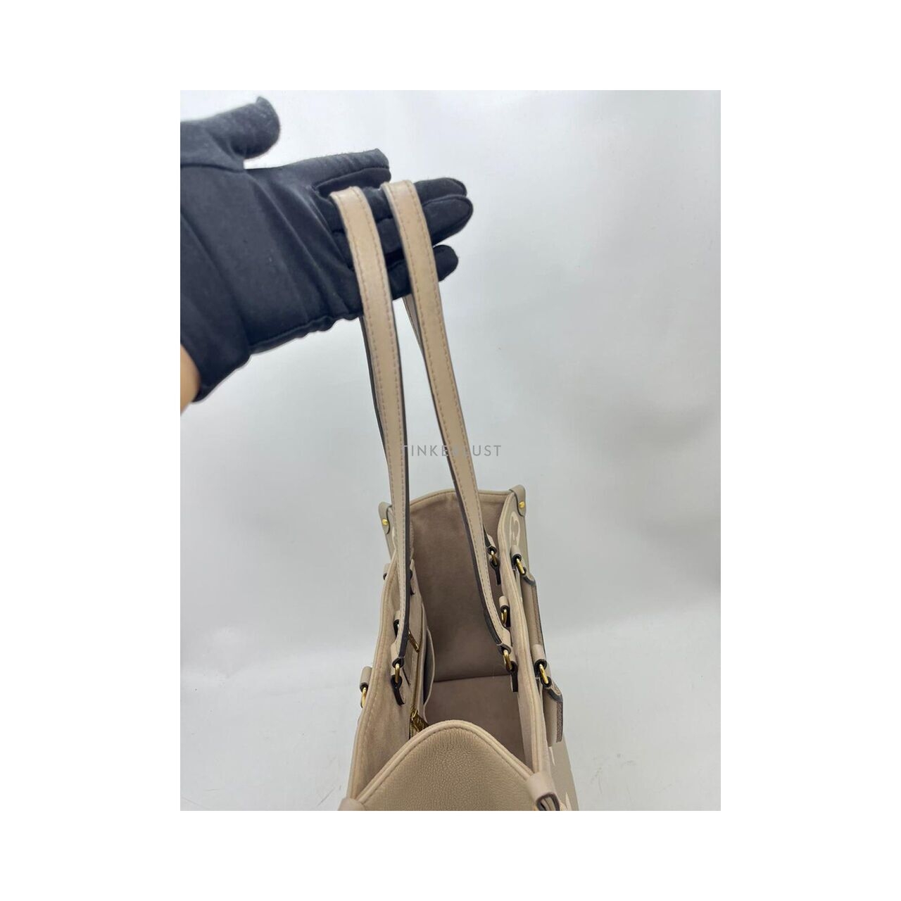 Louis Vuitton On The Go MM Tourtelle Creme Satchel Bag