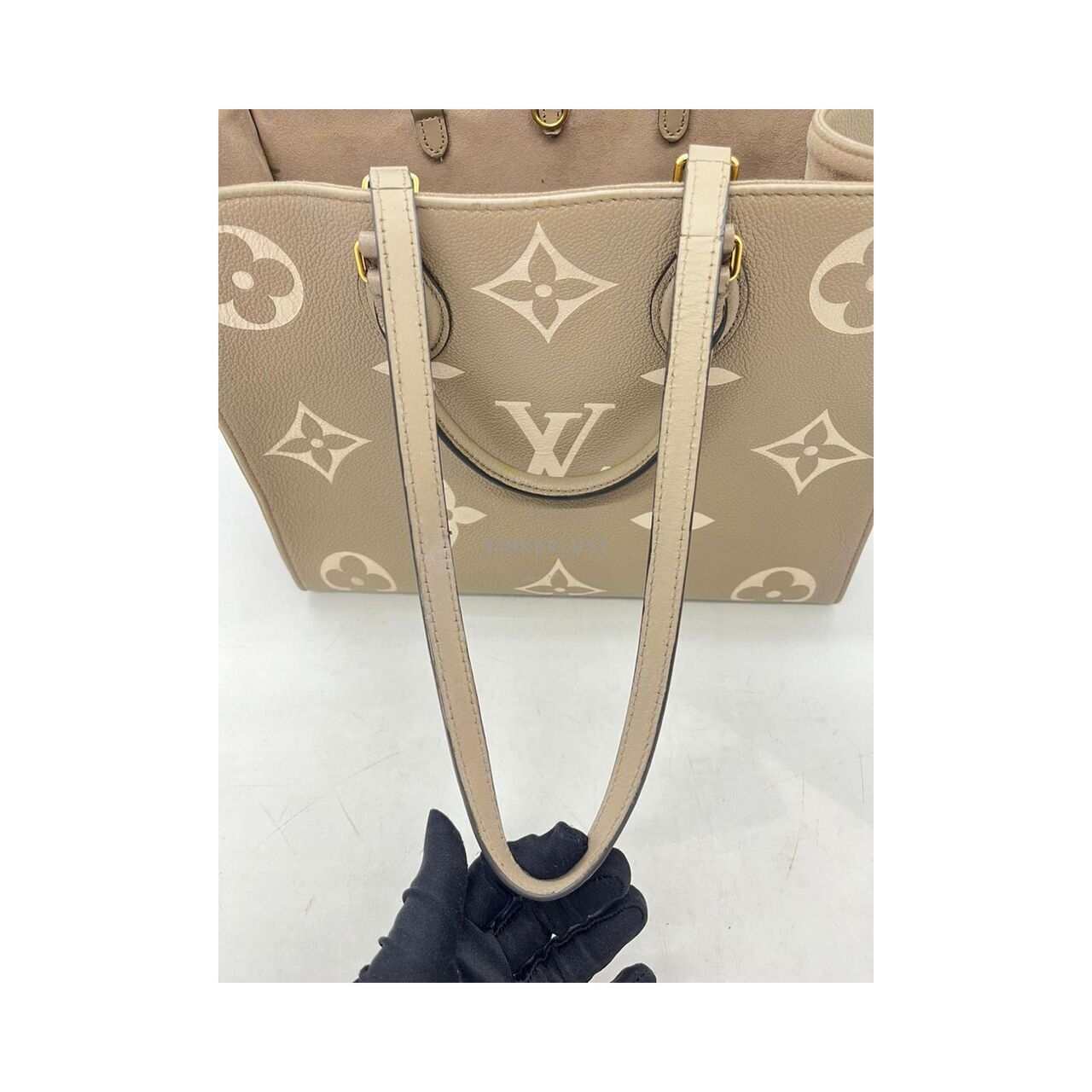 Louis Vuitton On The Go MM Tourtelle Creme Satchel Bag