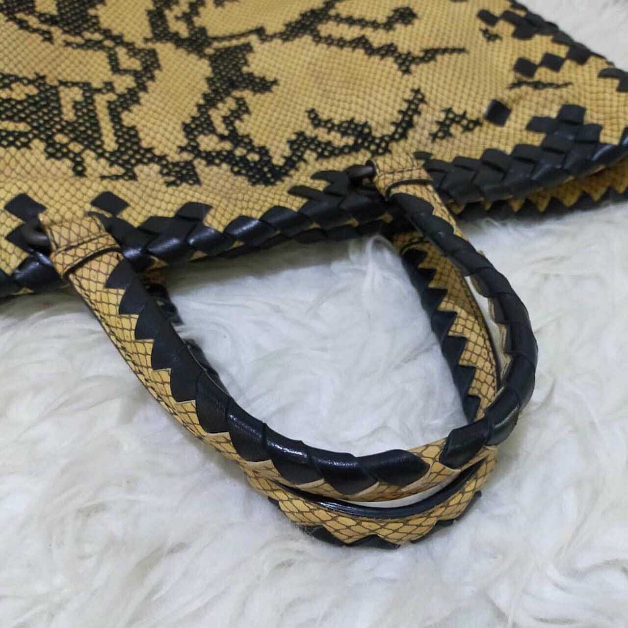 Bottega Veneta Snake Skin Leather 201112 Handbag