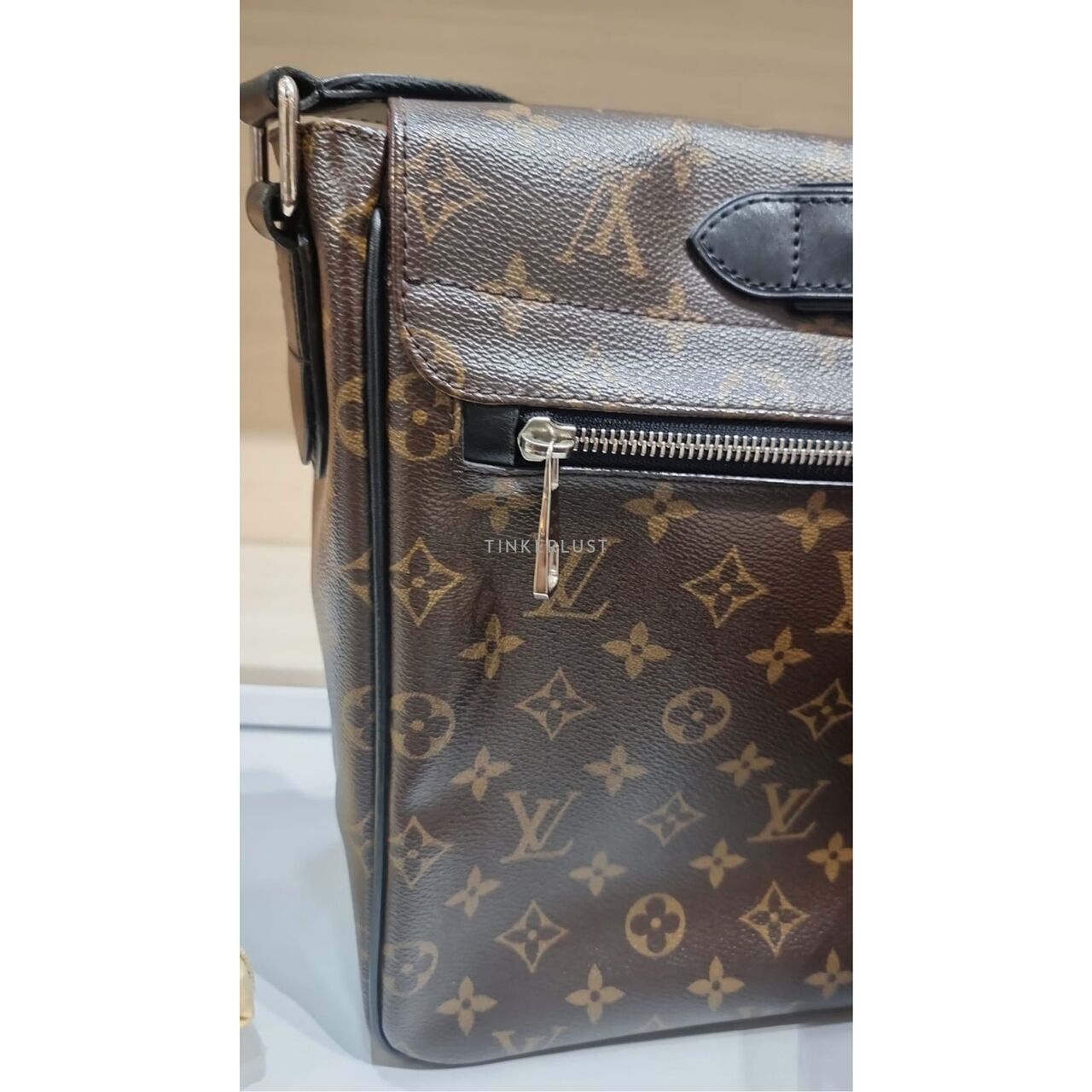 Louis Vuitton Messenger MM Monogram Canvas 2013 Shoulder Bag