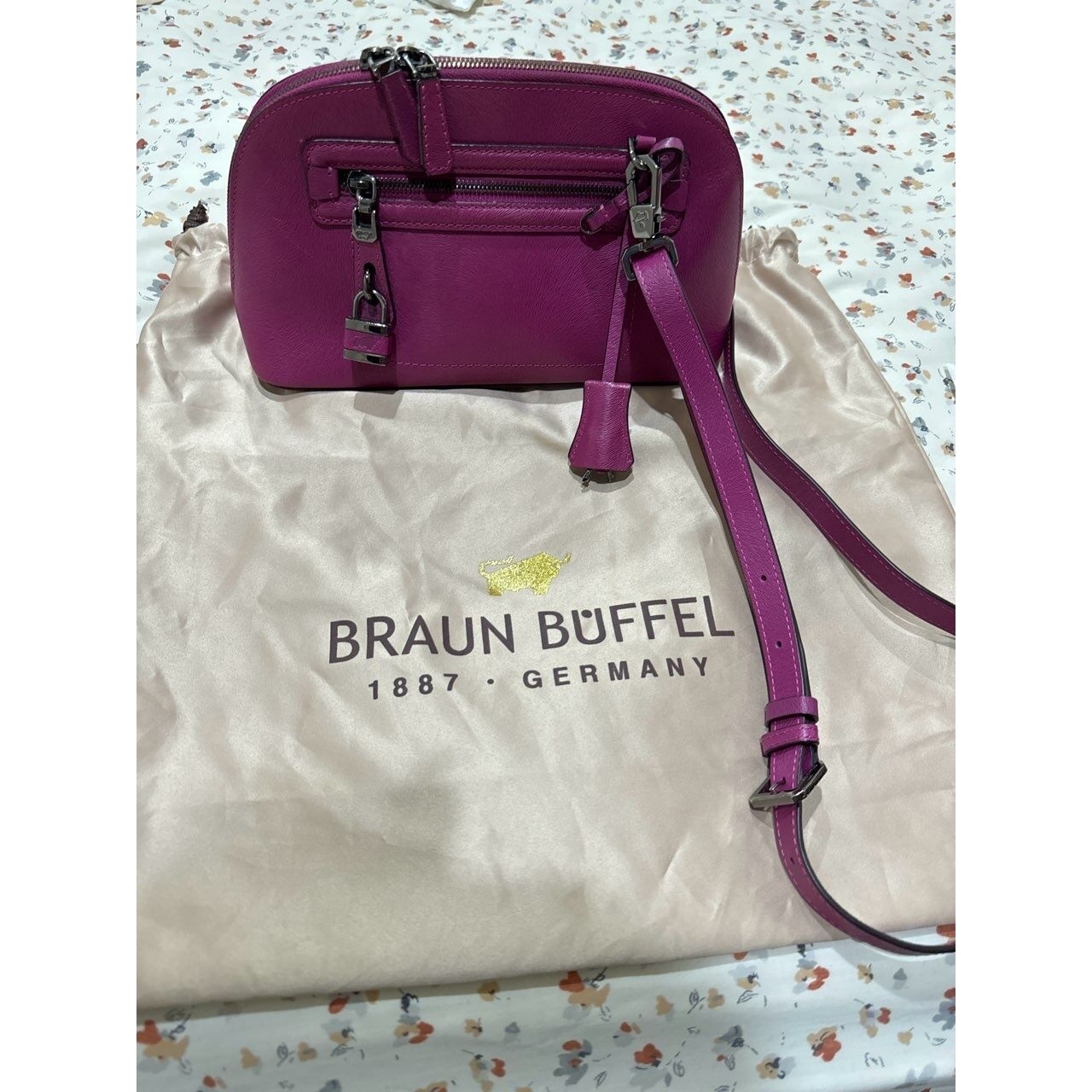 Braun Buffel Fuchsia Sling Bag