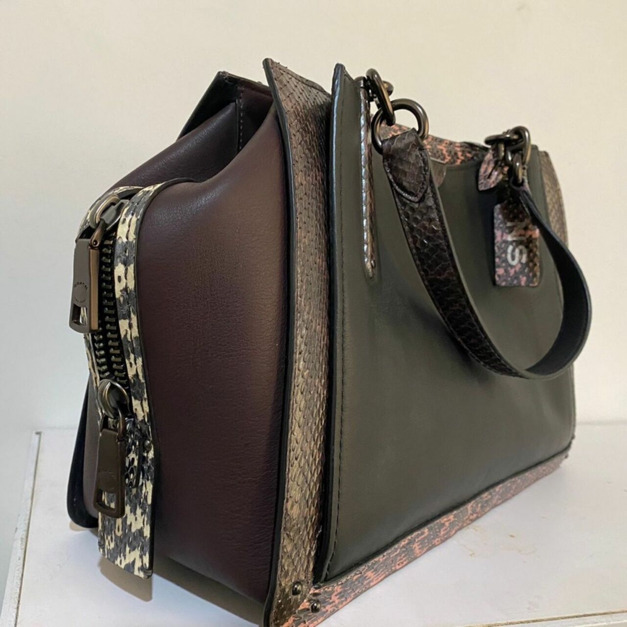 Coach dreamer 36 in colorblock with snakeskin black