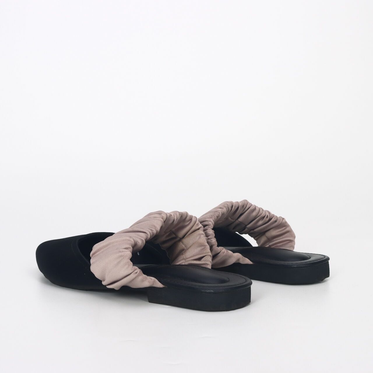 Ittaherl Black Mules Sandals