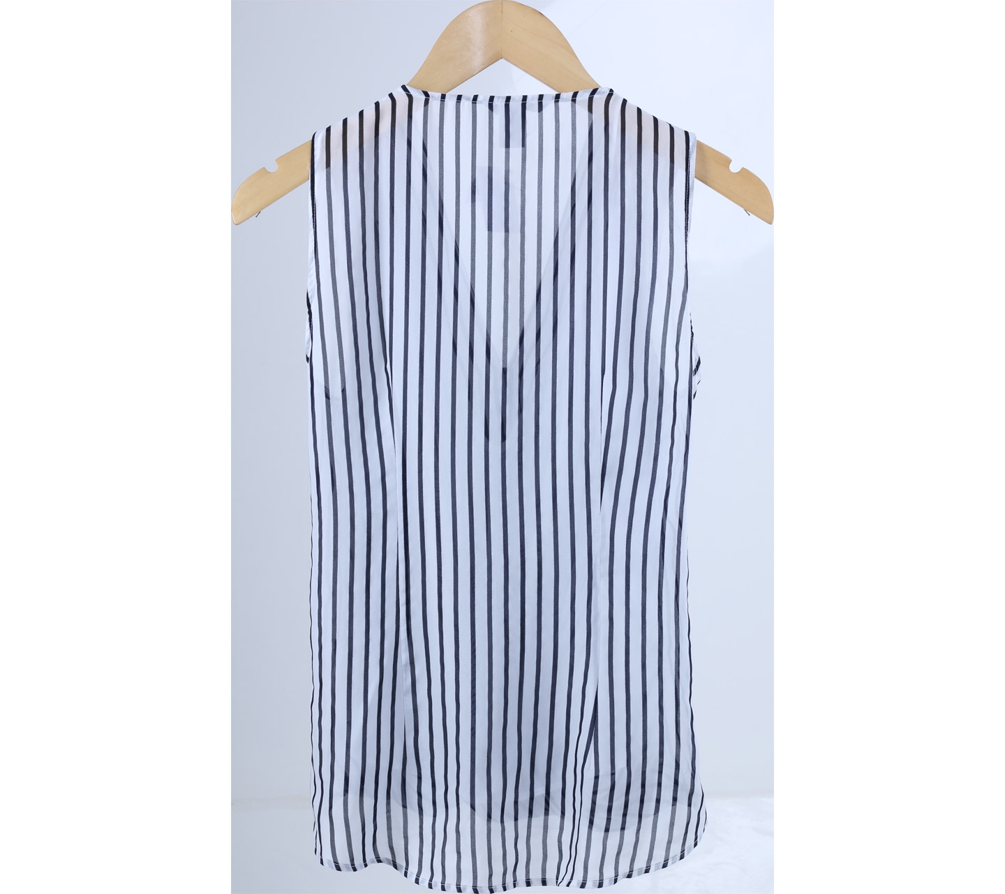 H&M White And Black Scenery Stripe Sleeveless