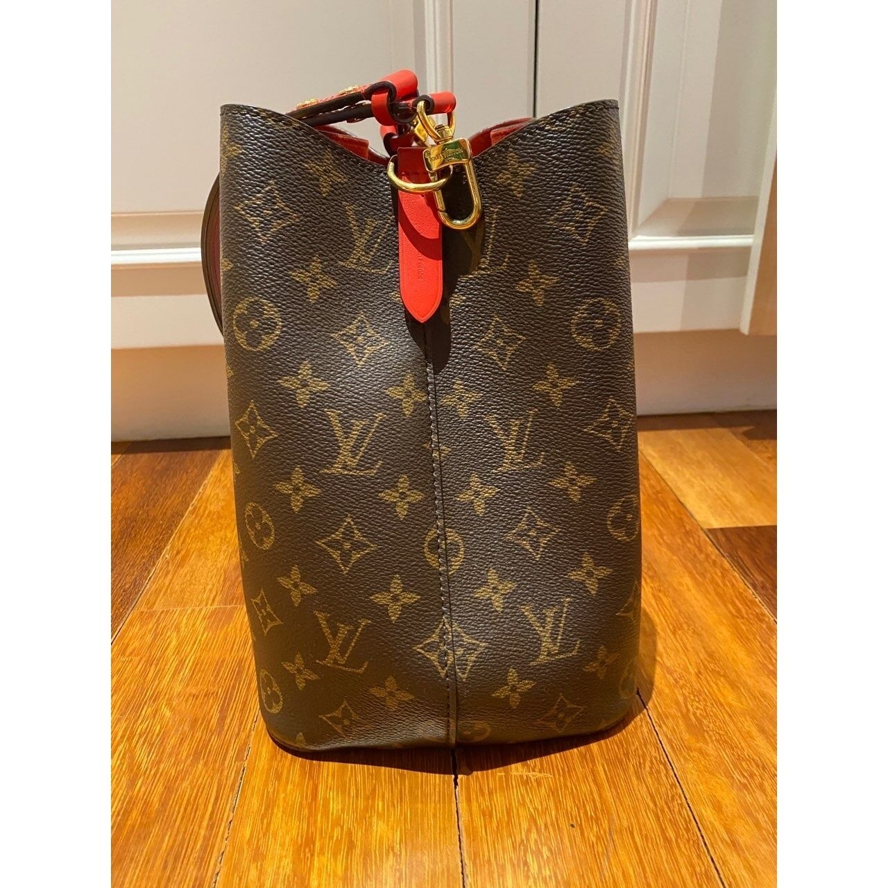 Louis Vuitton Neonoe Monogram Brown & Red Shoulder Bag