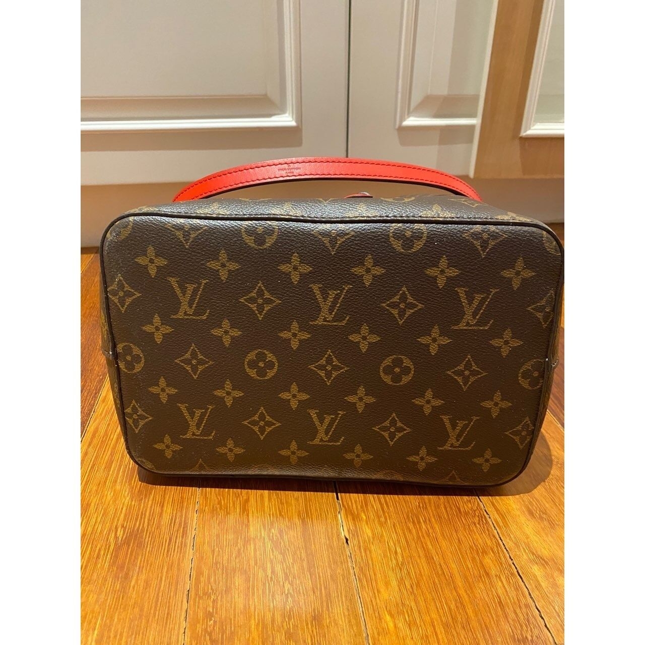 Louis Vuitton Neonoe Monogram Brown & Red Shoulder Bag