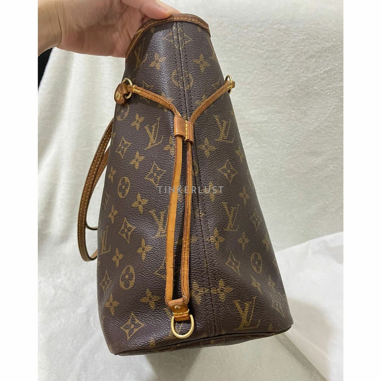 Louis Vuitton Neverfull Monogram MM Tote Bag