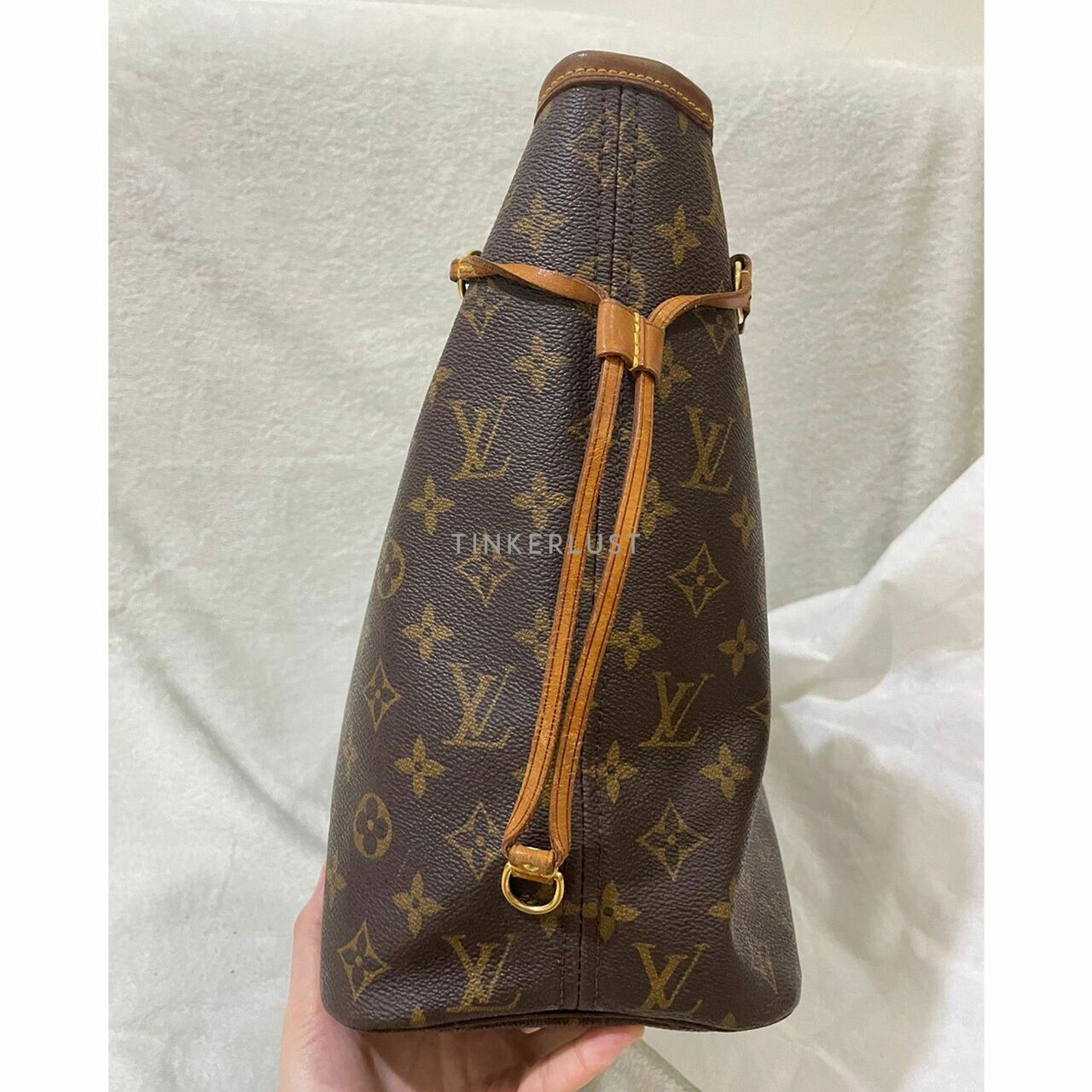 Louis Vuitton Neverfull Monogram MM Tote Bag