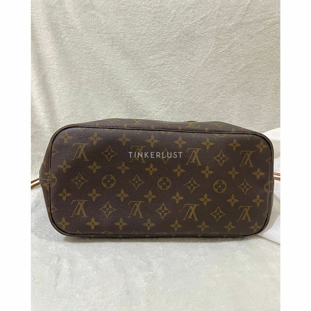 Louis Vuitton Neverfull Monogram MM Tote Bag