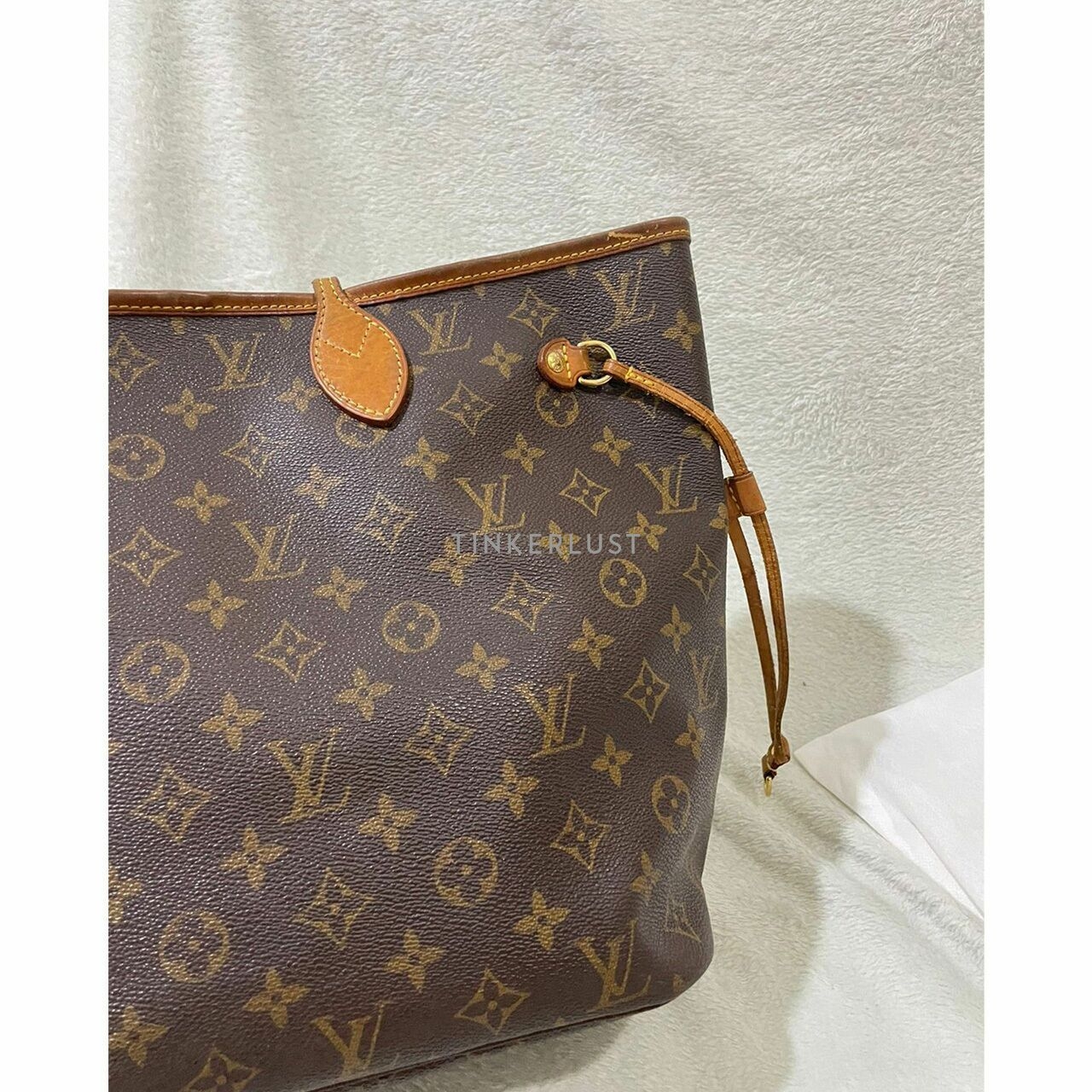 Louis Vuitton Neverfull Monogram MM Tote Bag