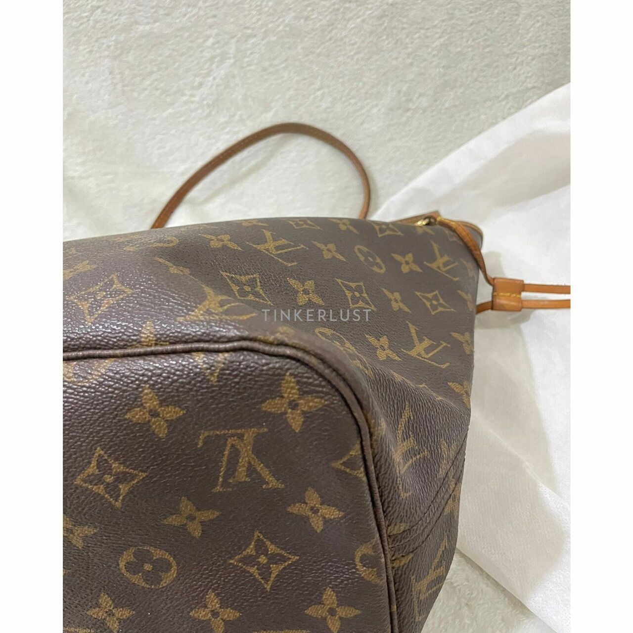 Louis Vuitton Neverfull Monogram MM Tote Bag