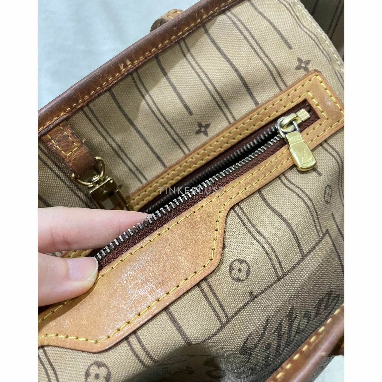 Louis Vuitton Neverfull Monogram MM Tote Bag