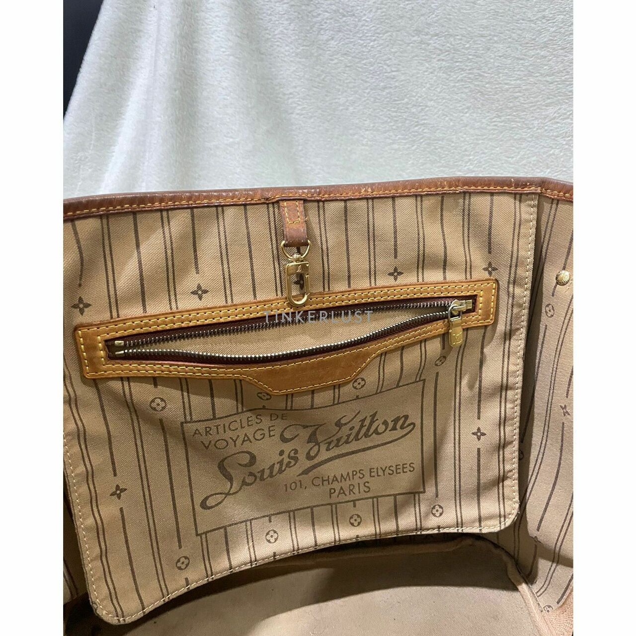 Louis Vuitton Neverfull Monogram MM Tote Bag