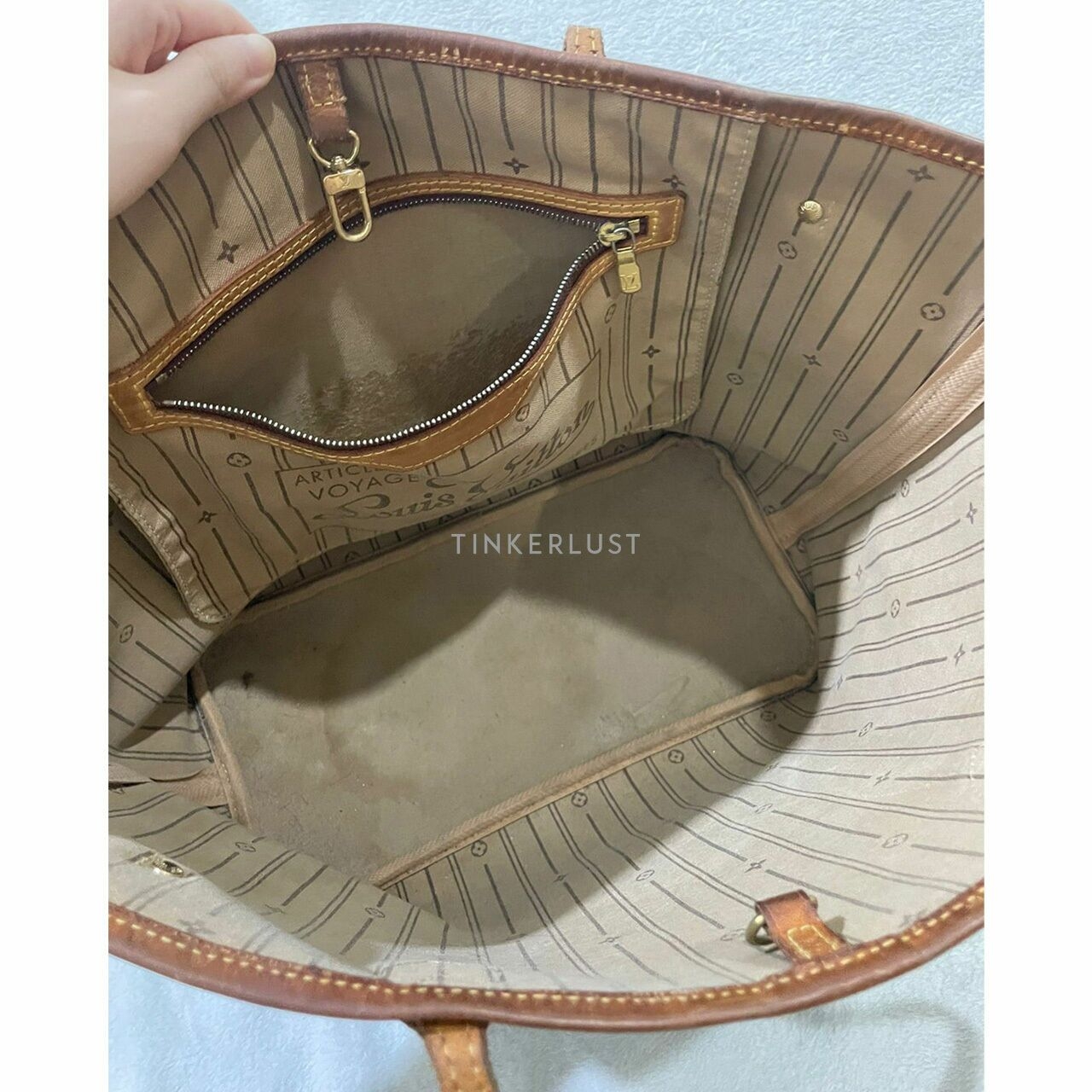 Louis Vuitton Neverfull Monogram MM Tote Bag