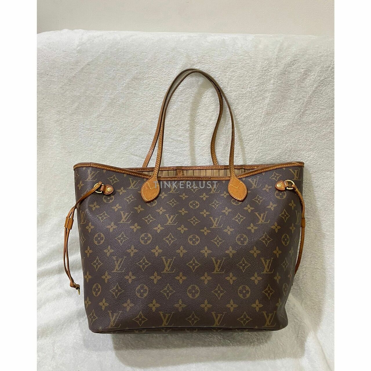 Louis Vuitton Neverfull Monogram MM Tote Bag