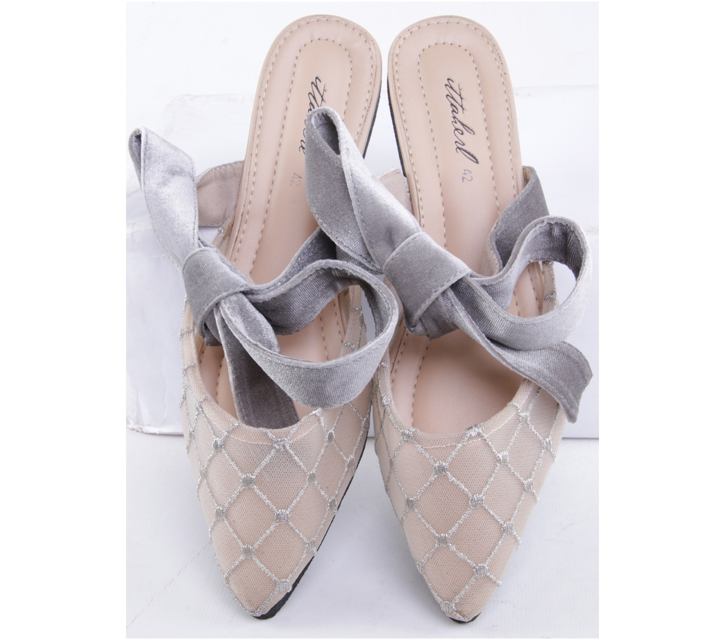 Ittaherl Cream & Grey Sandals