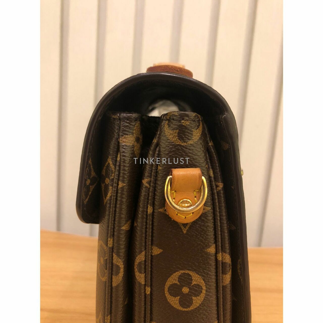 Louis Vuitton Pochette Metis Monogram Canvas