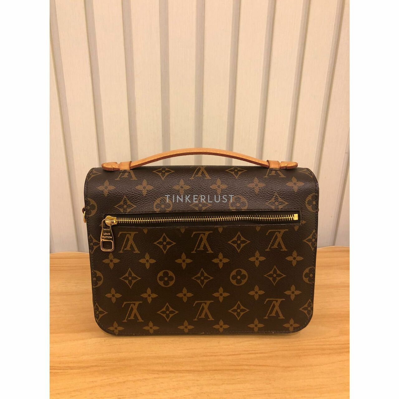 Louis Vuitton Pochette Metis Monogram Canvas