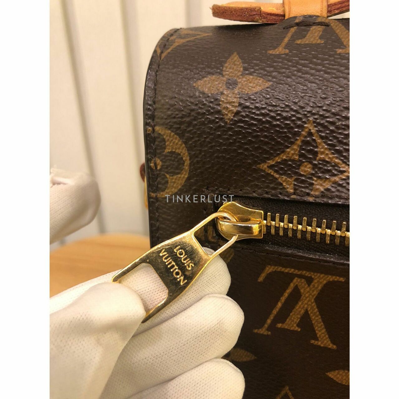 Louis Vuitton Pochette Metis Monogram Canvas