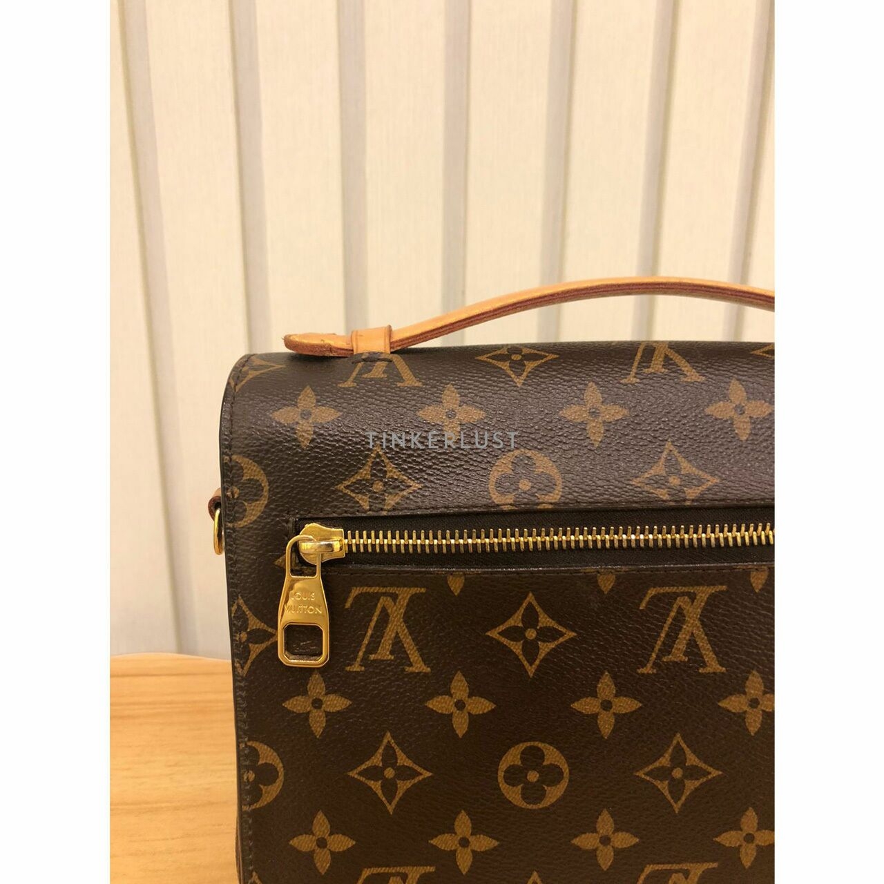 Louis Vuitton Pochette Metis Monogram Canvas