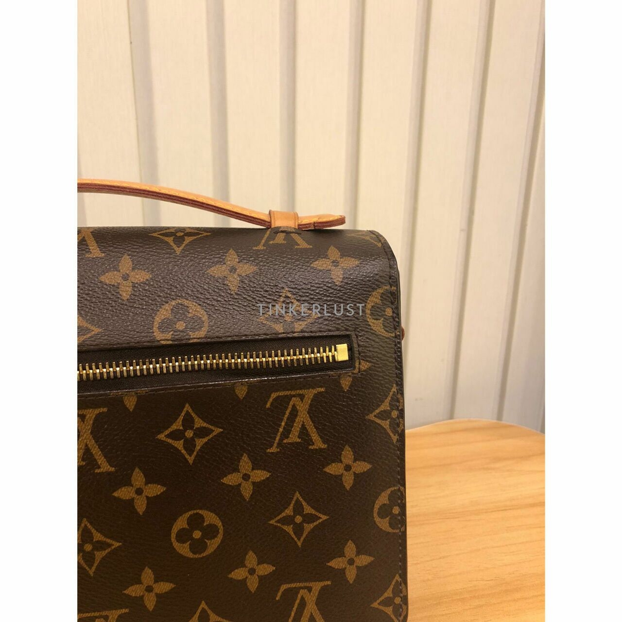 Louis Vuitton Pochette Metis Monogram Canvas