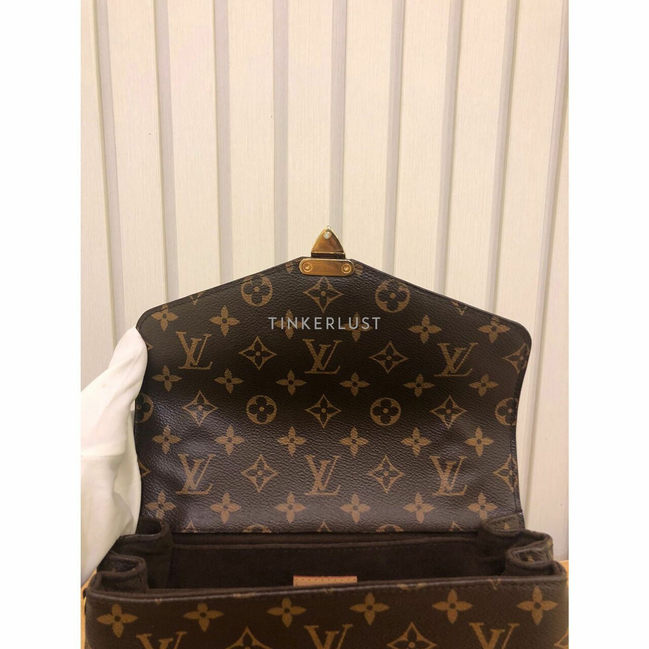 Louis Vuitton Pochette Metis Monogram Canvas