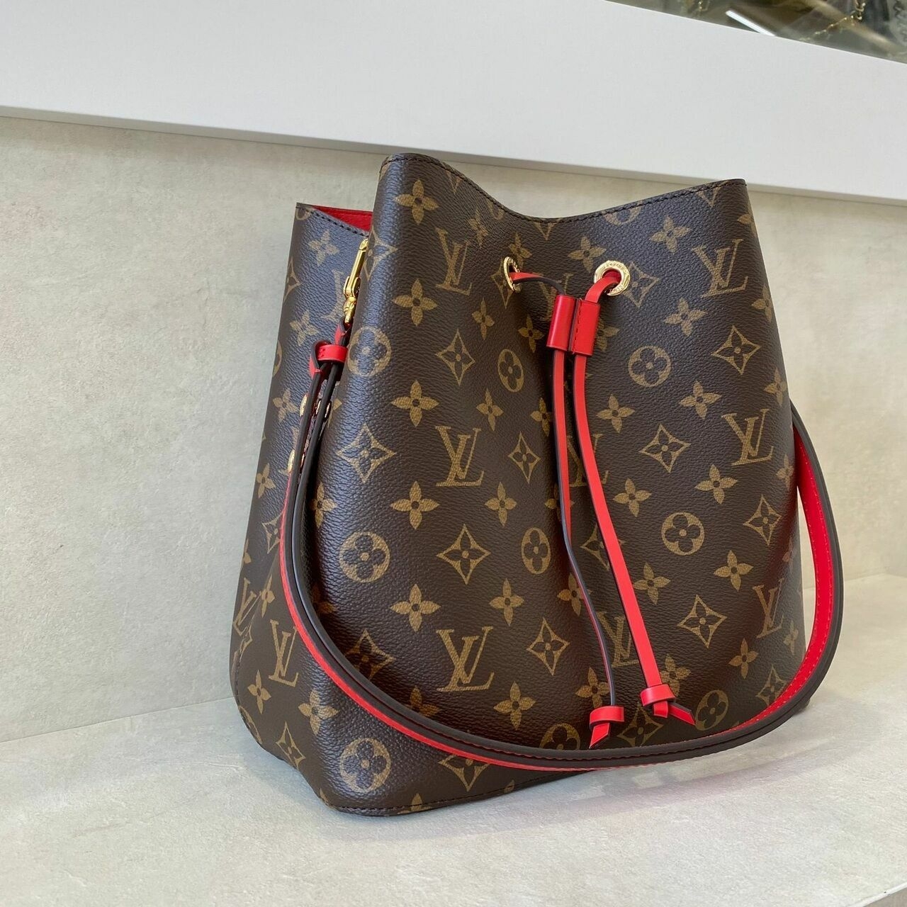 Louis Vuitton Neo Noe Monogram Red/Brown Shoulder Bag