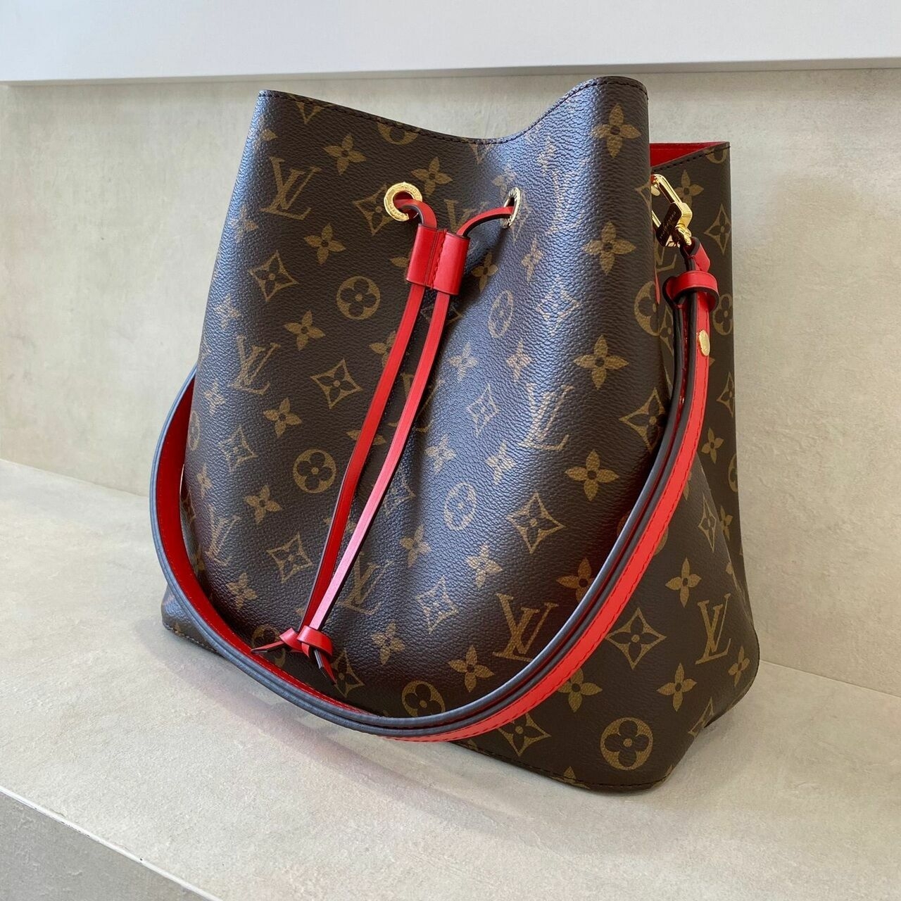 Louis Vuitton Neo Noe Monogram Red/Brown Shoulder Bag