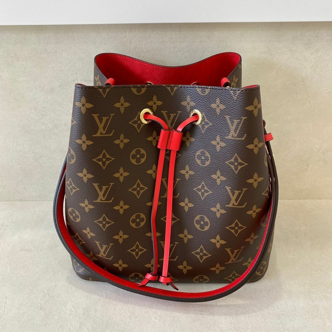 Louis Vuitton Neo Noe Monogram Red/Brown Shoulder Bag