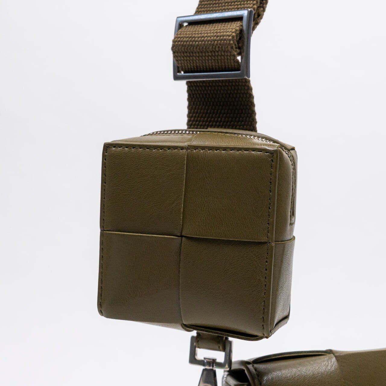 Bottega Veneta Cassette With Versatile Strap Crossbody Bag Mud