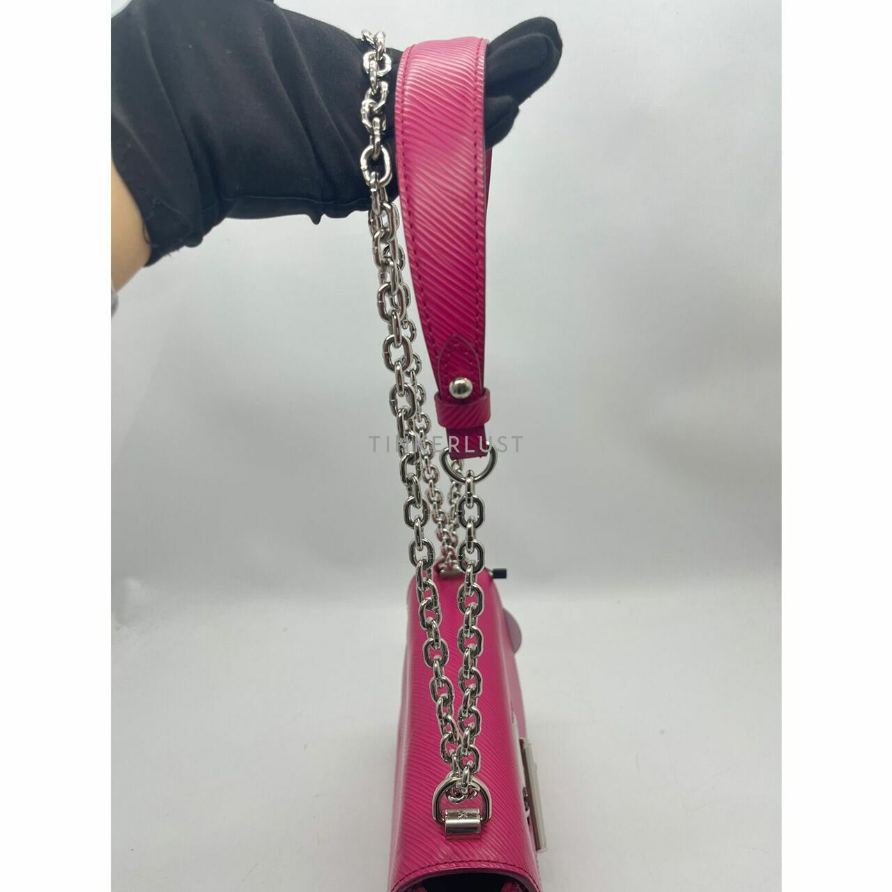 Louis Vuitton Twist MM Epi Fuchsia SHW 2016 Shoulder Bag