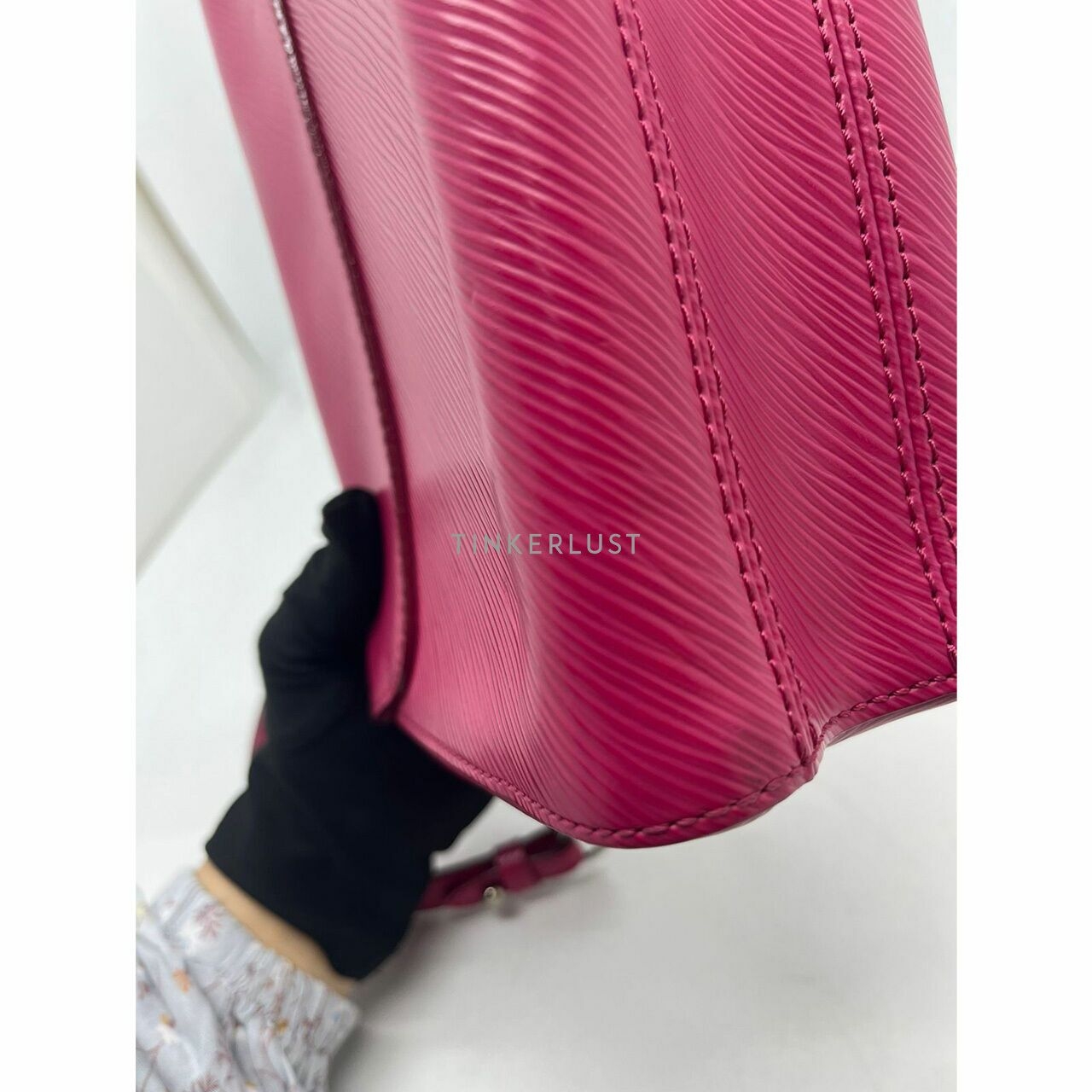 Louis Vuitton Twist MM Epi Fuchsia SHW 2016 Shoulder Bag