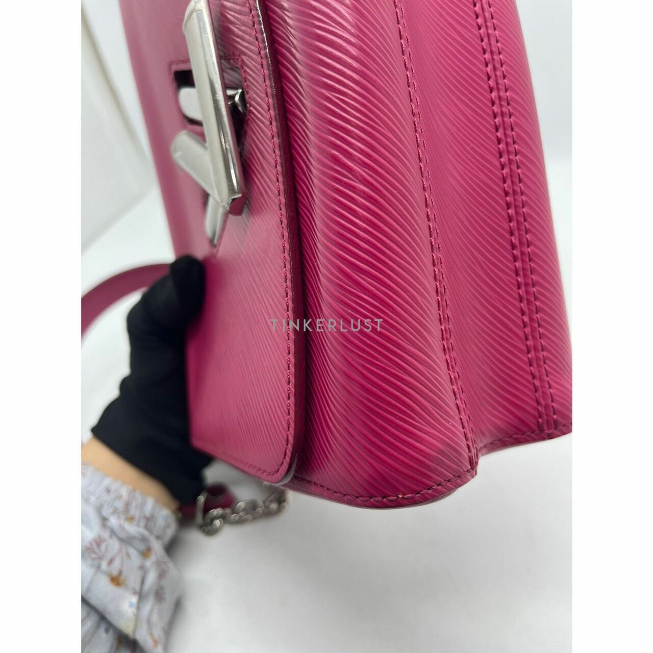 Louis Vuitton Twist MM Epi Fuchsia SHW 2016 Shoulder Bag