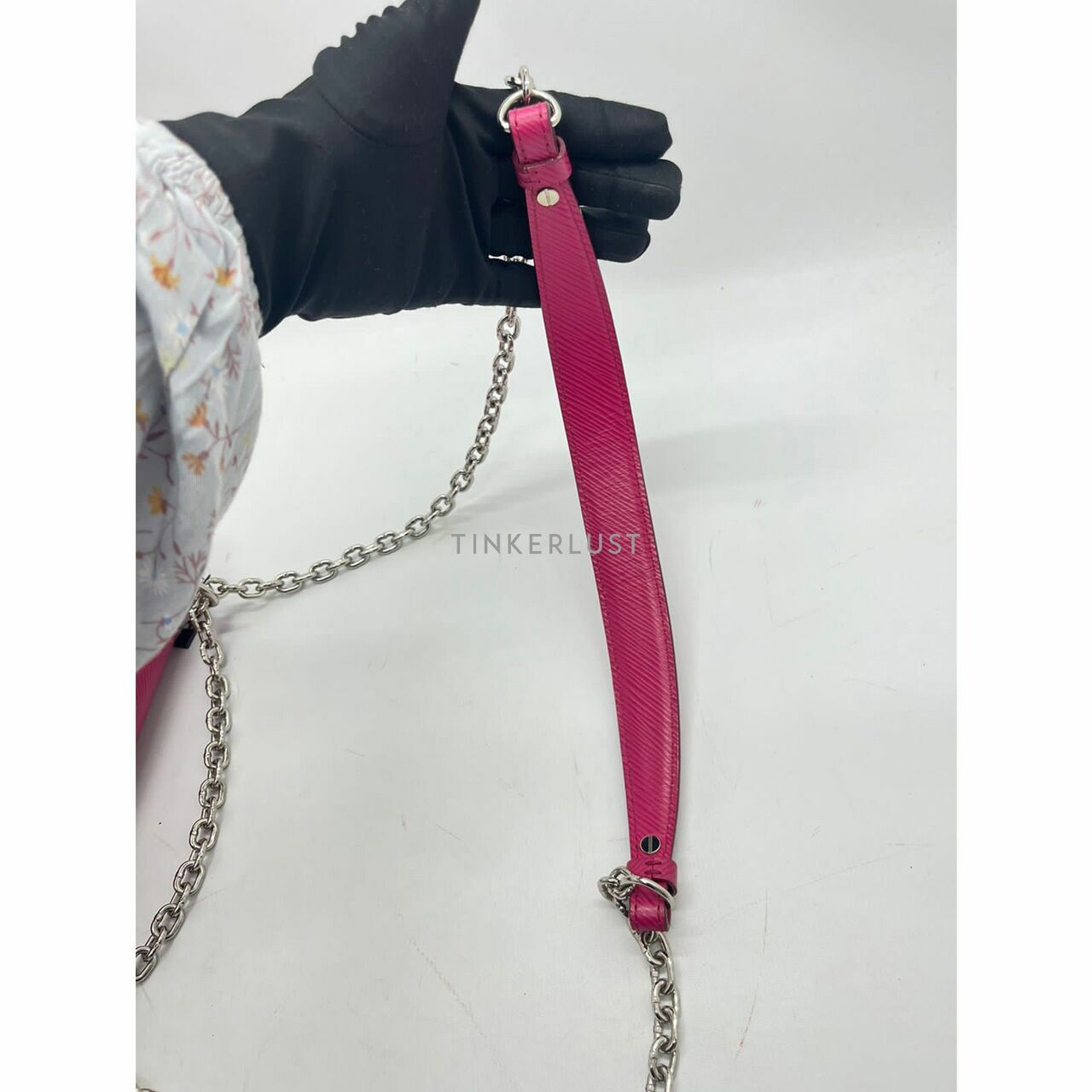 Louis Vuitton Twist MM Epi Fuchsia SHW 2016 Shoulder Bag