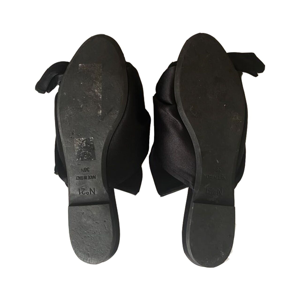 N°21 Black Flats