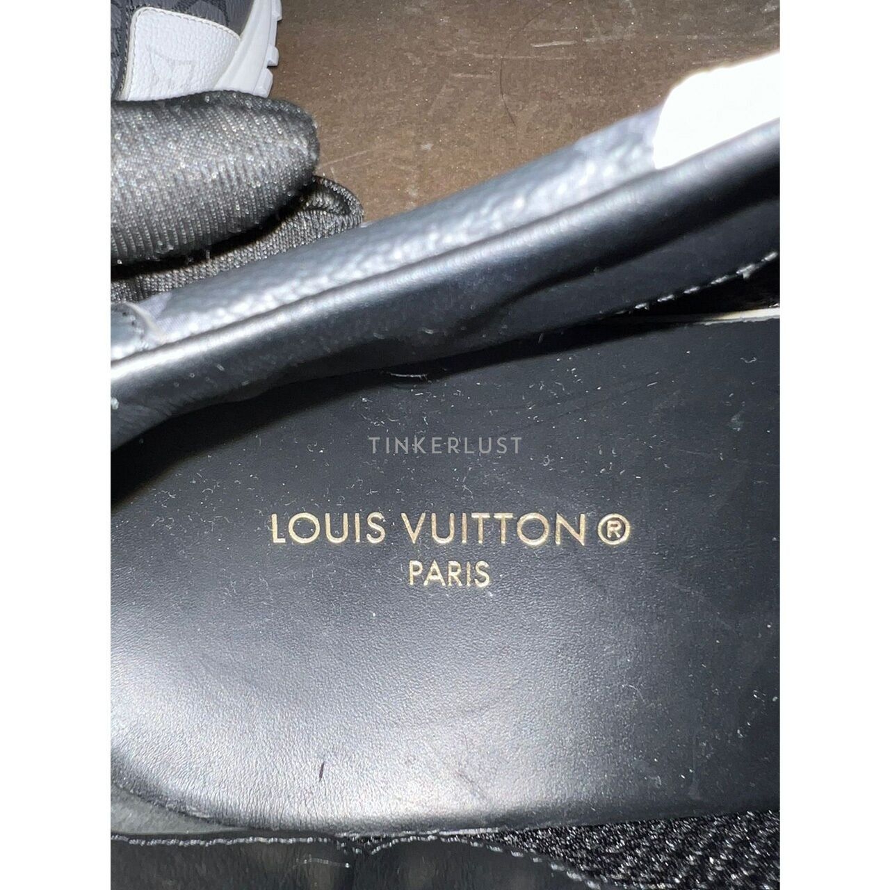 Louis Vuitton Run Away Eclipse 2023 Sneakers 