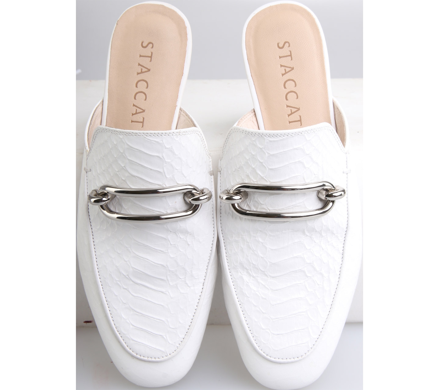 Staccato White Flats