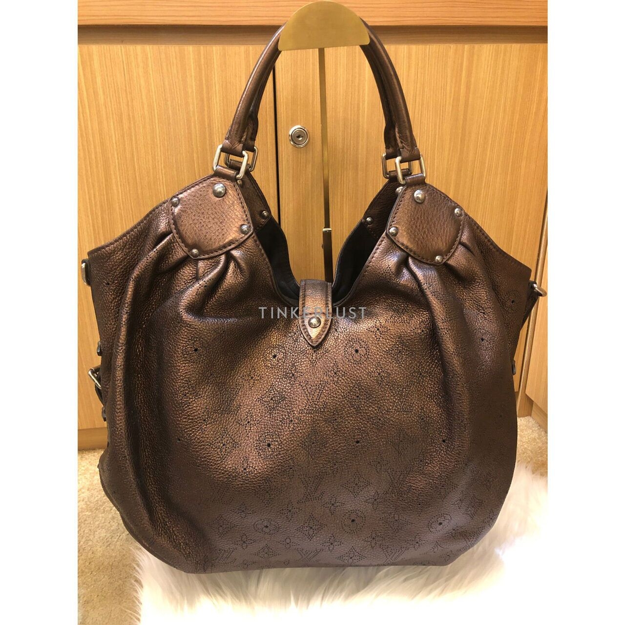 Louis Vuitton Mahina Hobo Bronze 2008 Shoulder Bag