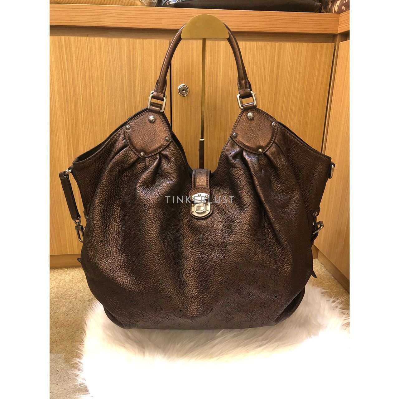 Louis Vuitton Mahina Hobo Bronze 2008 Shoulder Bag