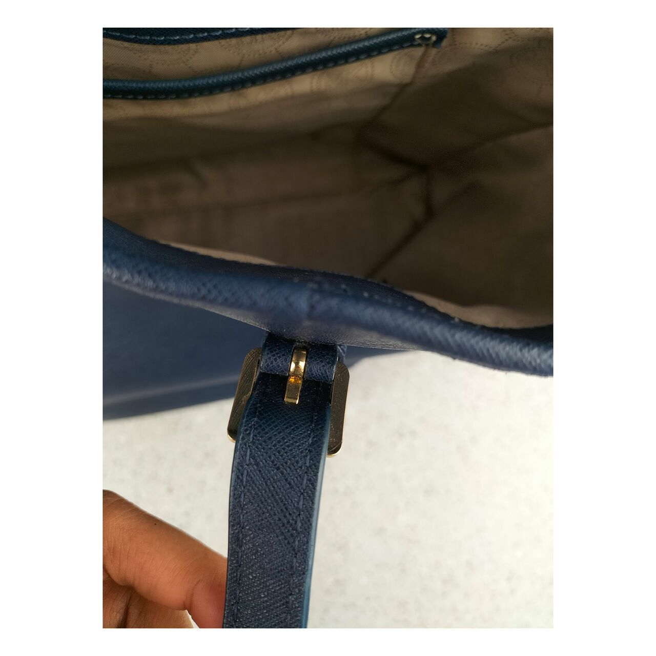 Michael Kors Jet Set Travel Medium Tote in Navy