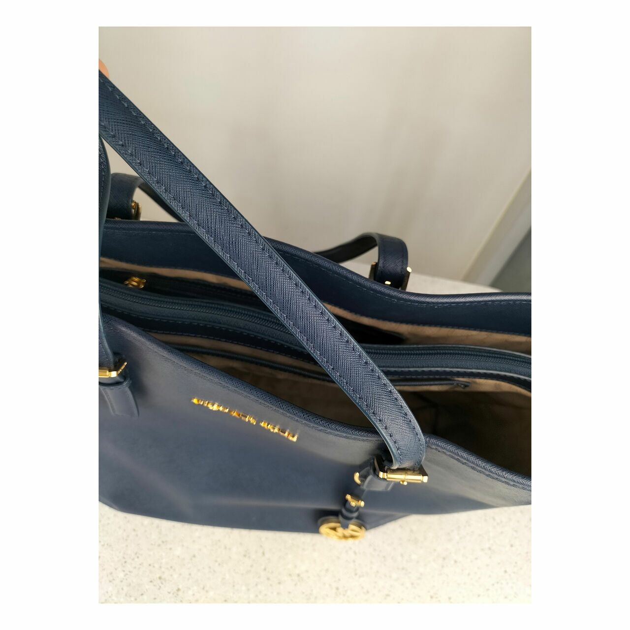 Michael Kors Jet Set Travel Medium Tote in Navy