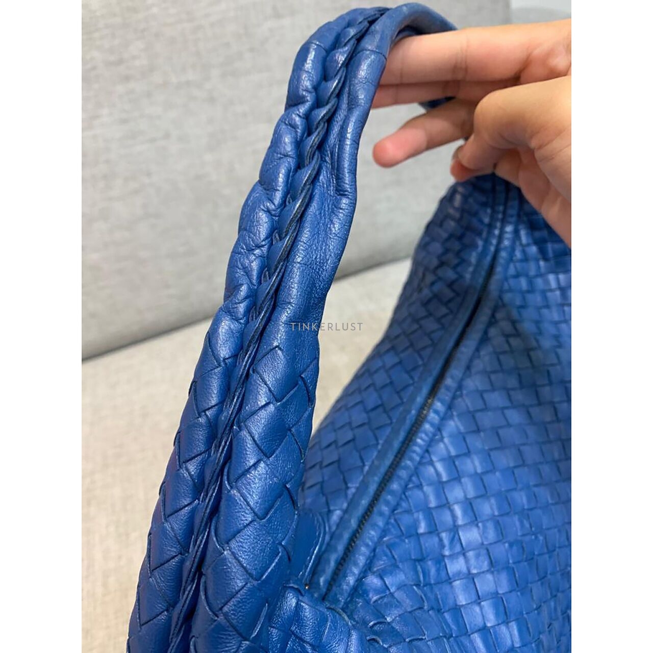 Bottega Veneta Hobo Medium Intrecciato Blue Shoulder Bag