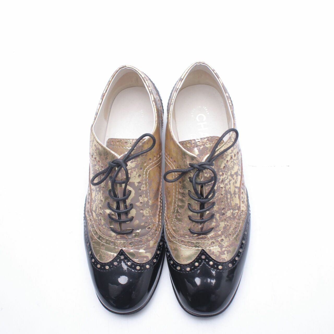  Chanel Metallic Gold And Black Patent Brogue Leather Lace-Up Oxford Flats 