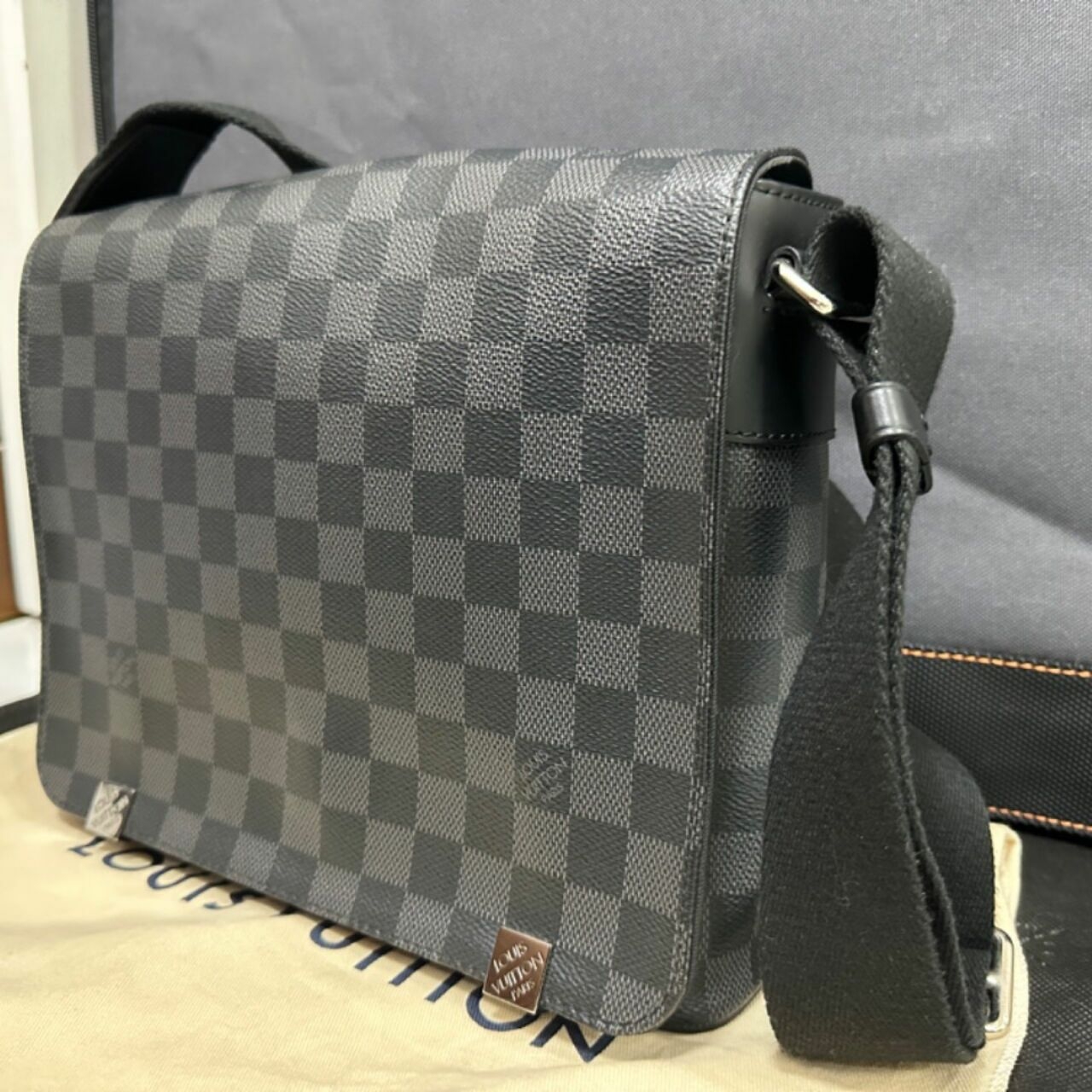 Louis Vuitton District Pm Messenger Damier 